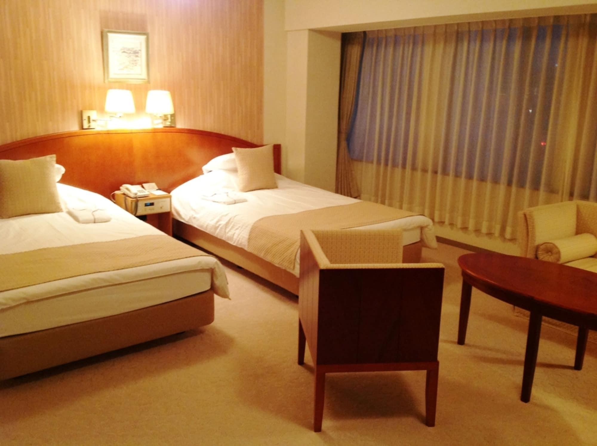 Okayama Plaza Hotel Exterior foto