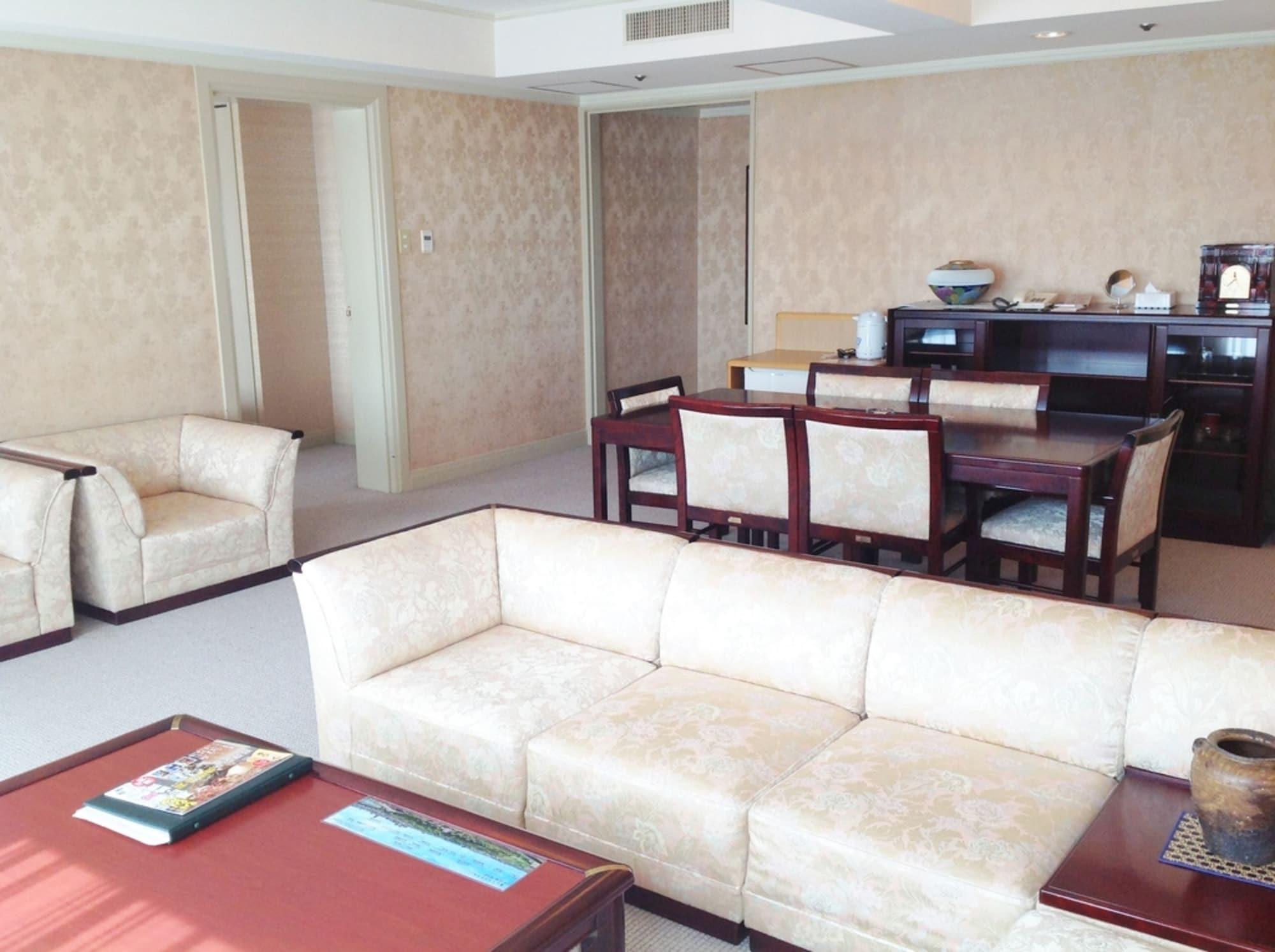 Okayama Plaza Hotel Exterior foto
