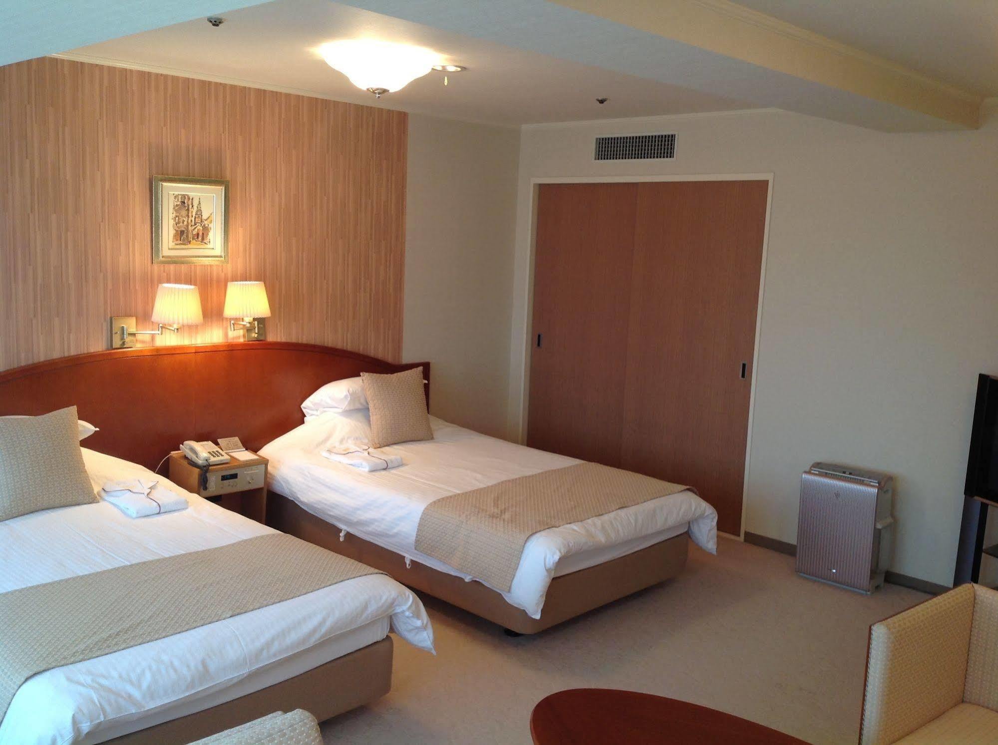 Okayama Plaza Hotel Exterior foto